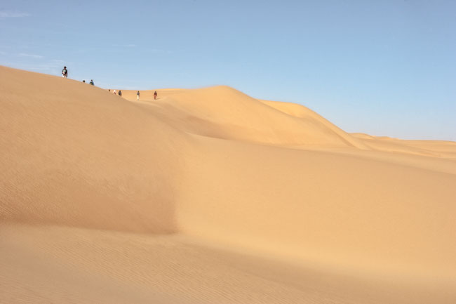 Trekkeurs dans le désert lybien - Trekkers in the Libyan desert