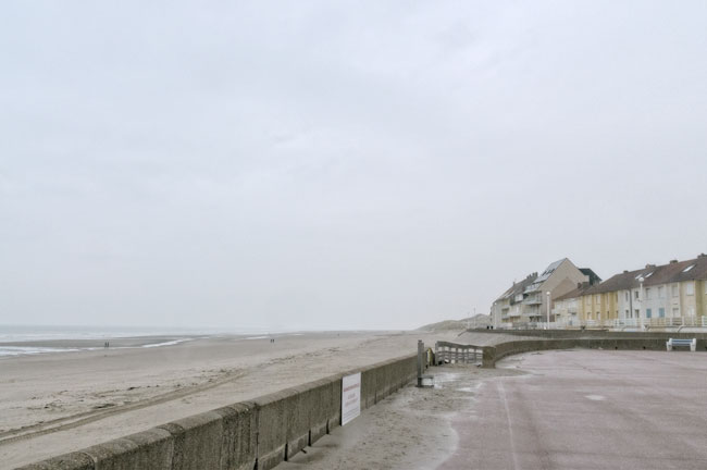 Esplanade nord de Fort Mahon plage, par temps gris - Fort Mahon beach on a cloudy day, North Esplanade