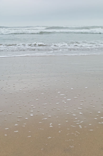 Grande Plage, île d'Oléron, taches d'écume