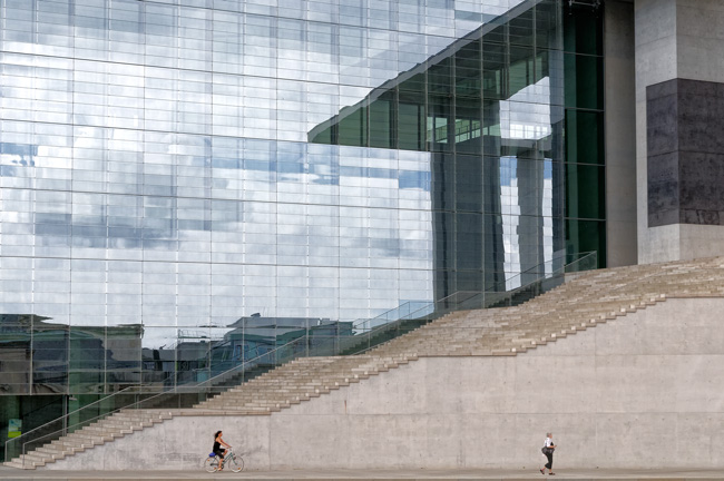 Promeneurs au Bundestag de Berlin - Walkers in Berlin's Bundestag